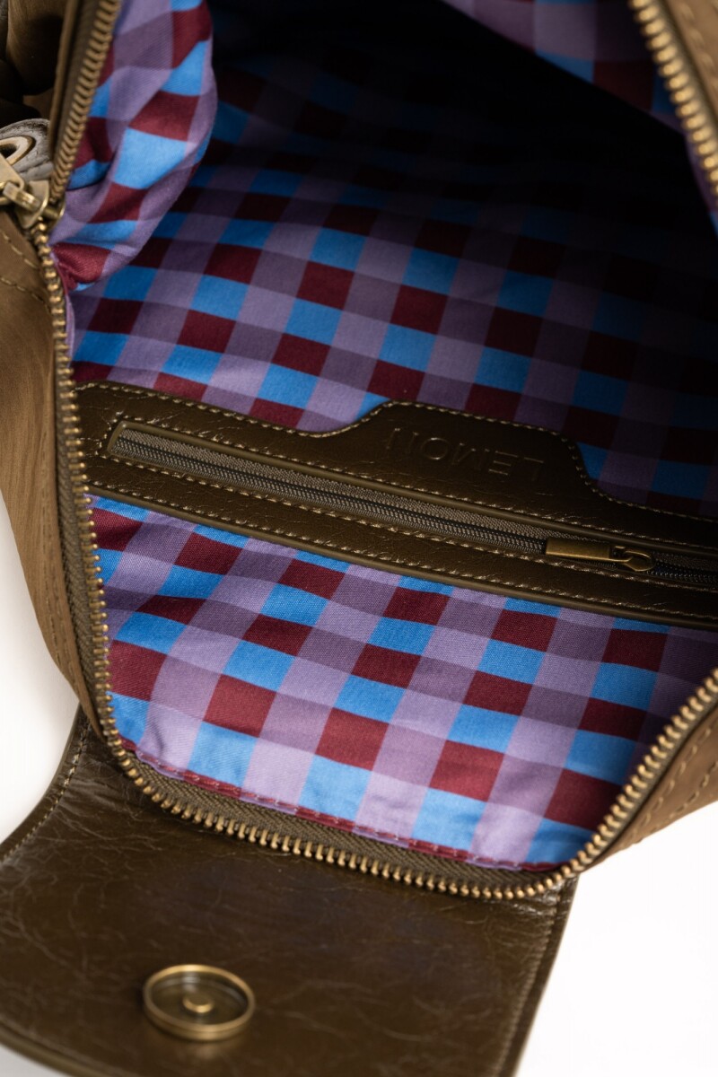 Cartera Con Charm Oliva