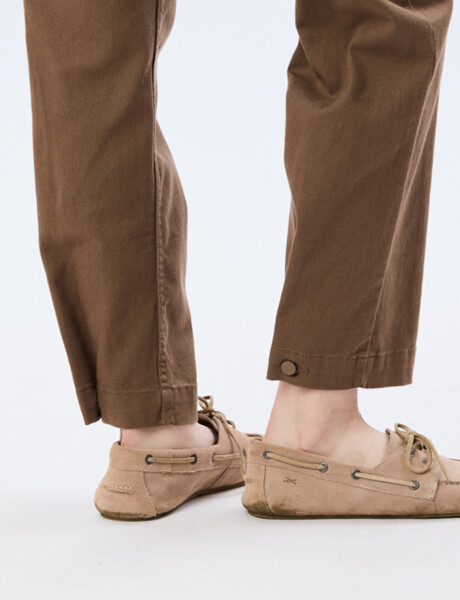 PANTALÓN DE GABARDINA Marron