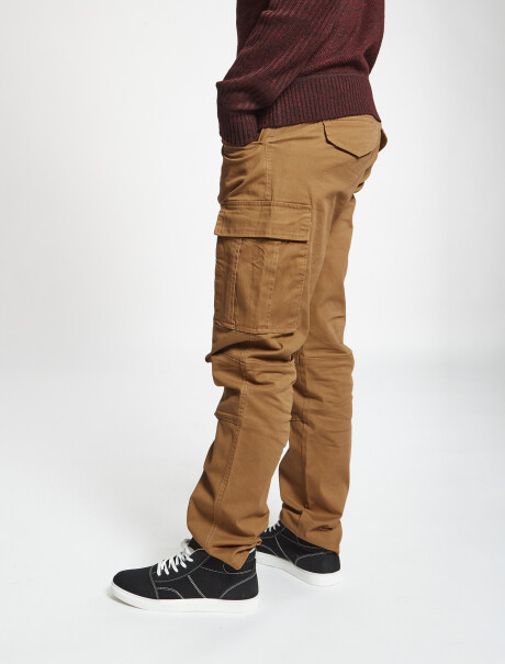 Pantalon cargo slim tostado