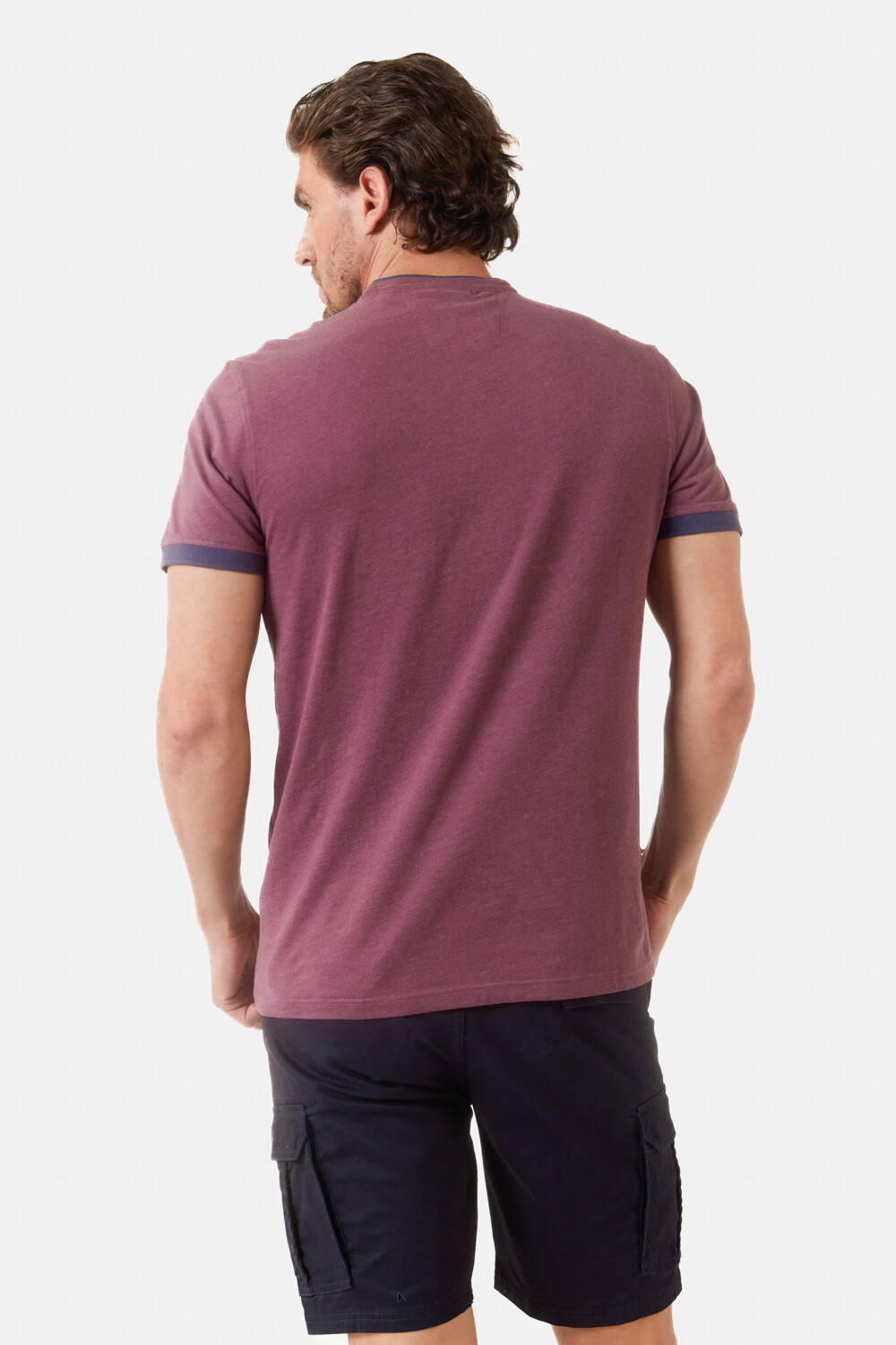 REMERA LISA CUELLO MAO Bordo