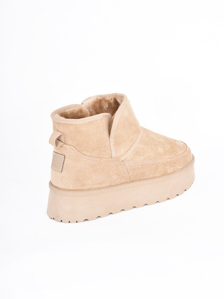 BOTA ULGA PLATAFORMA BEIGE CLARO
