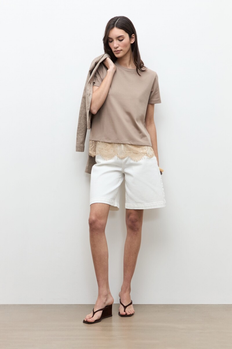 Remera oversized con encaje topo