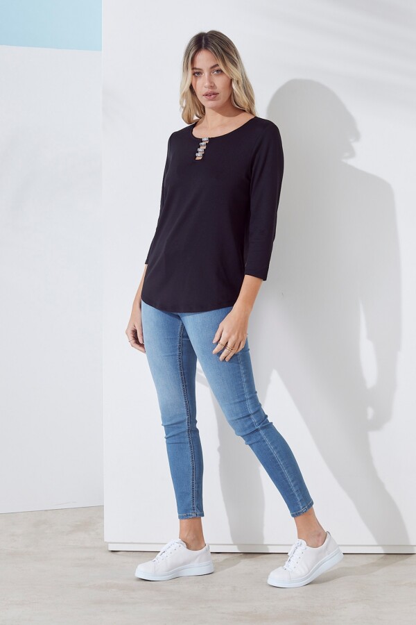 Remera Detalle NEGRO