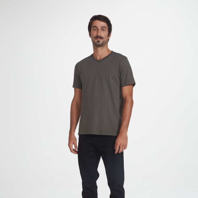 CAMISETA MM MASC GRIS OSCURO