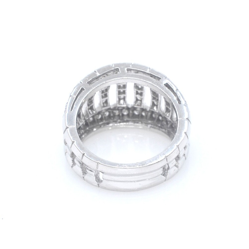Anillo en oro 18k blanco, calado, con brillantes Anillo en oro 18k blanco, calado, con brillantes