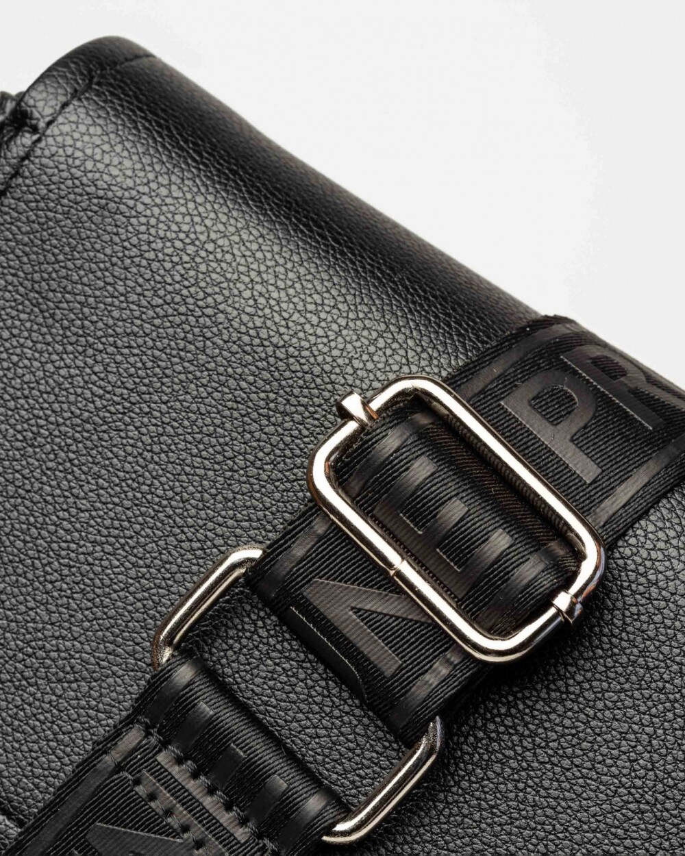 Bandolera Air en efecto cuero graneado Negro