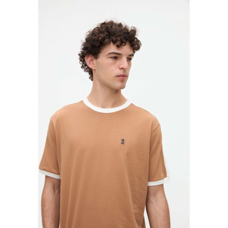Remera Holst Tostado