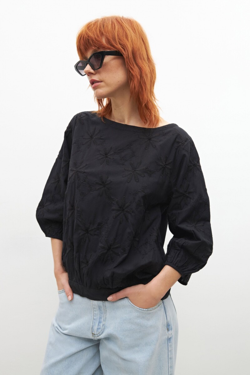 Blusa bordada negro