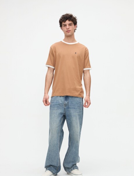 Remera Holst Tostado