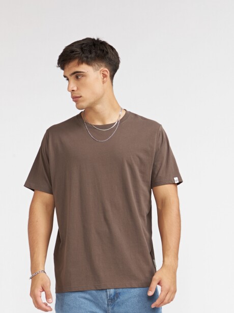 REMERA OLEN MARRON
