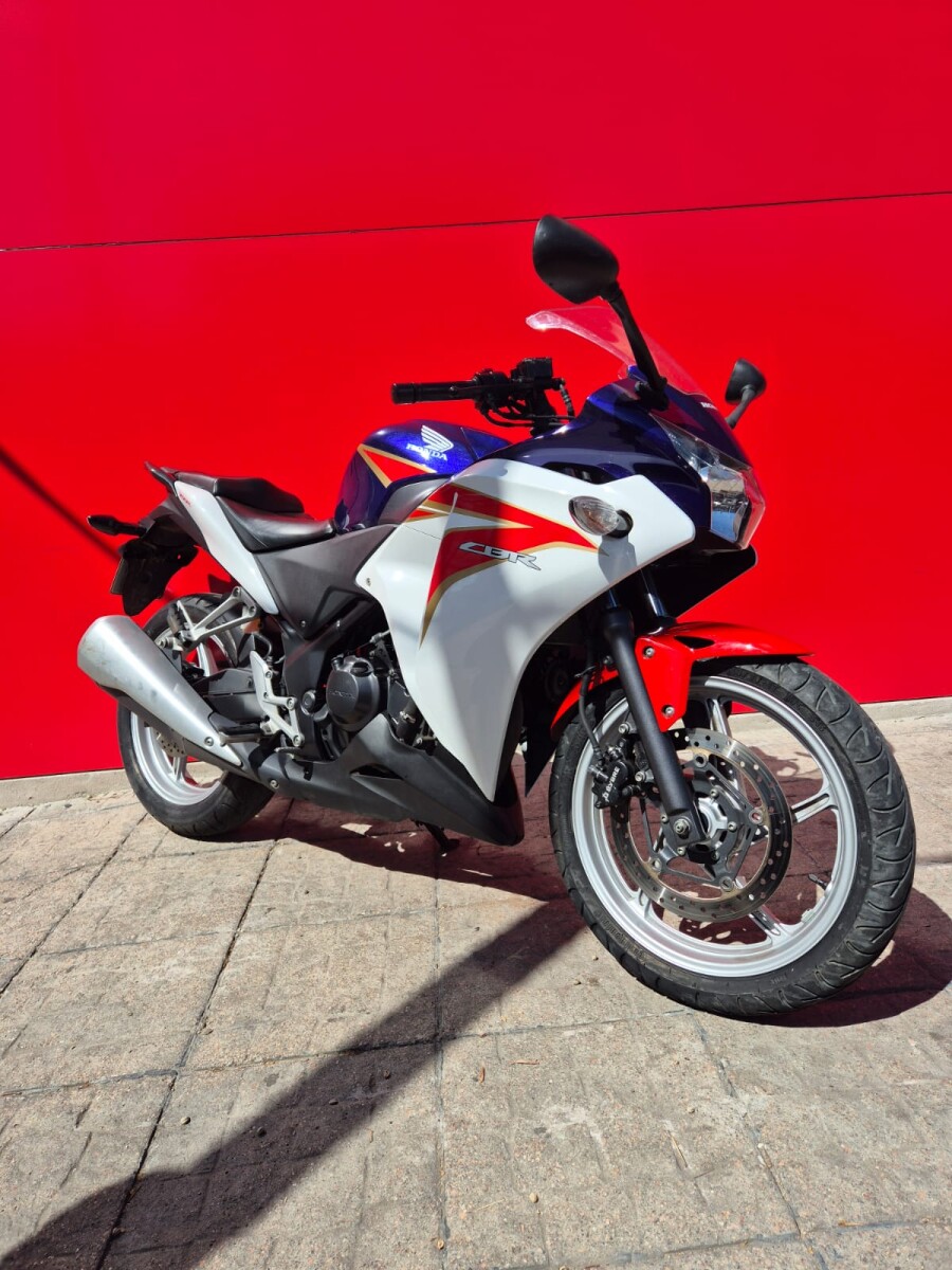 Honda CBR 250R Usada - Reserva 