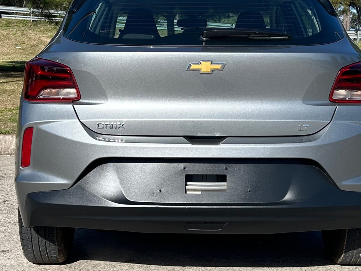 Chevrolet Onix LT 1.0 Extra Full 2024 (Descuenta IVA) Chevrolet Onix LT 1.0 Extra Full 2024 (Descuenta IVA)