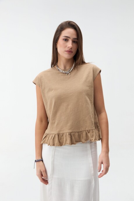 REMERA GIA Marrón