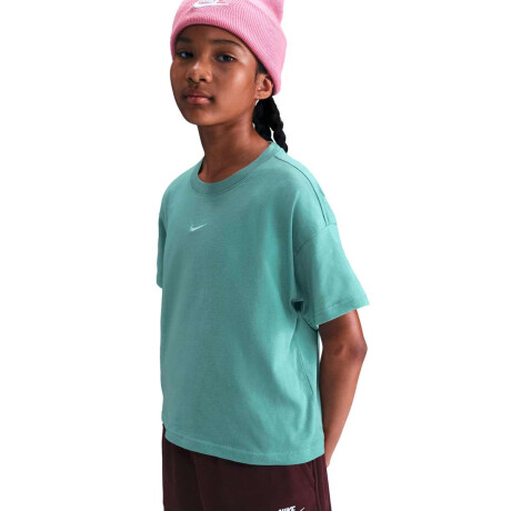 Remera Nike Sportswear Essential de Niña Multicolor