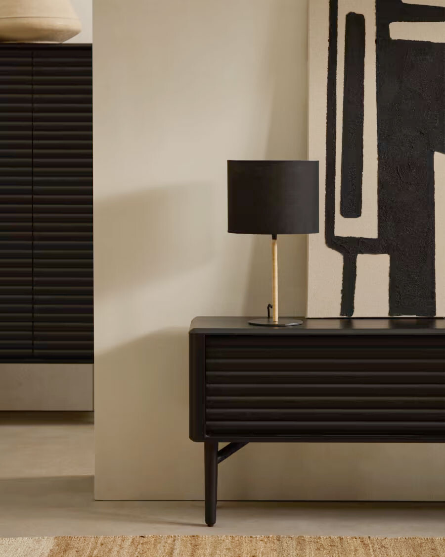 Lámpara de mesa Pina de metal y ratán con pantalla de algodón negro Lámpara de mesa Pina de metal y ratán con pantalla de algodón negro