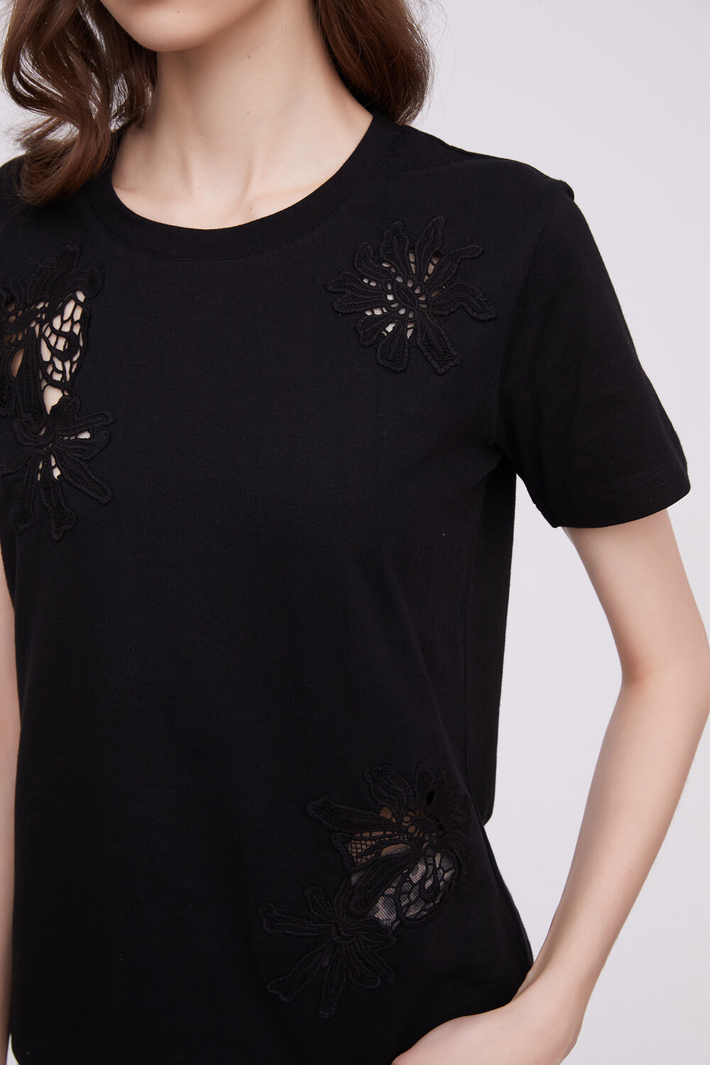 Remera Anuk Negro