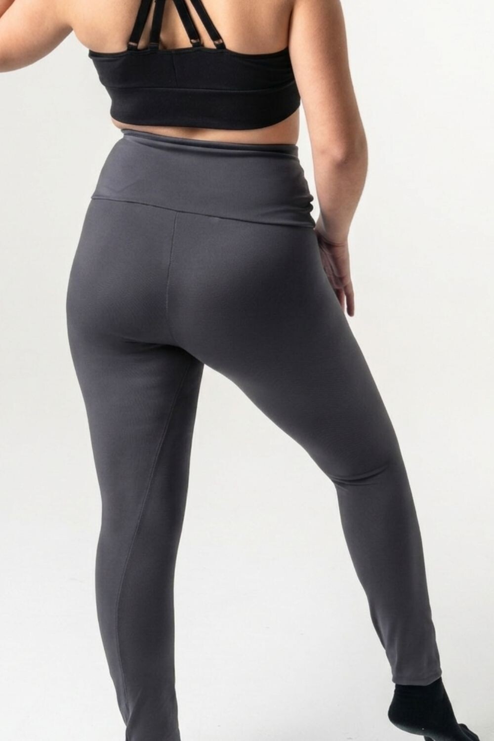 Calza deportiva tiro extra alto Alfa Gris