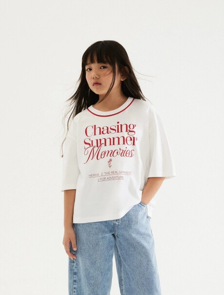 CAMISETA INFANTIL OVERSIZED CON ESTAMPA BLANCO