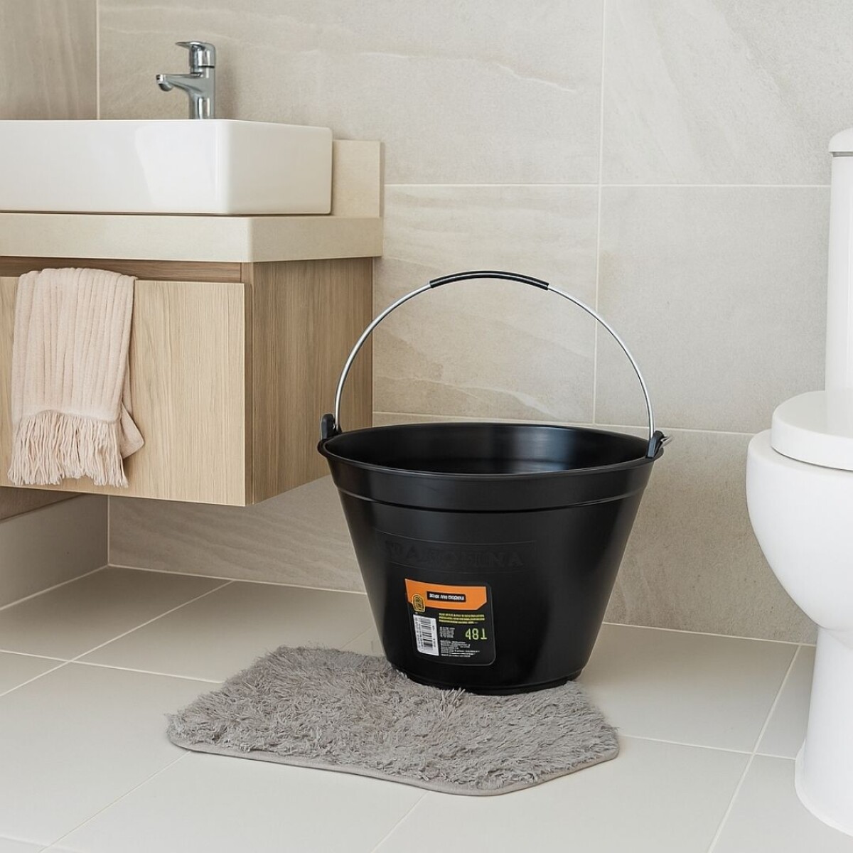 Balde Obra Albañil de Plastico Tramontina 8 litros - NEGRO 
