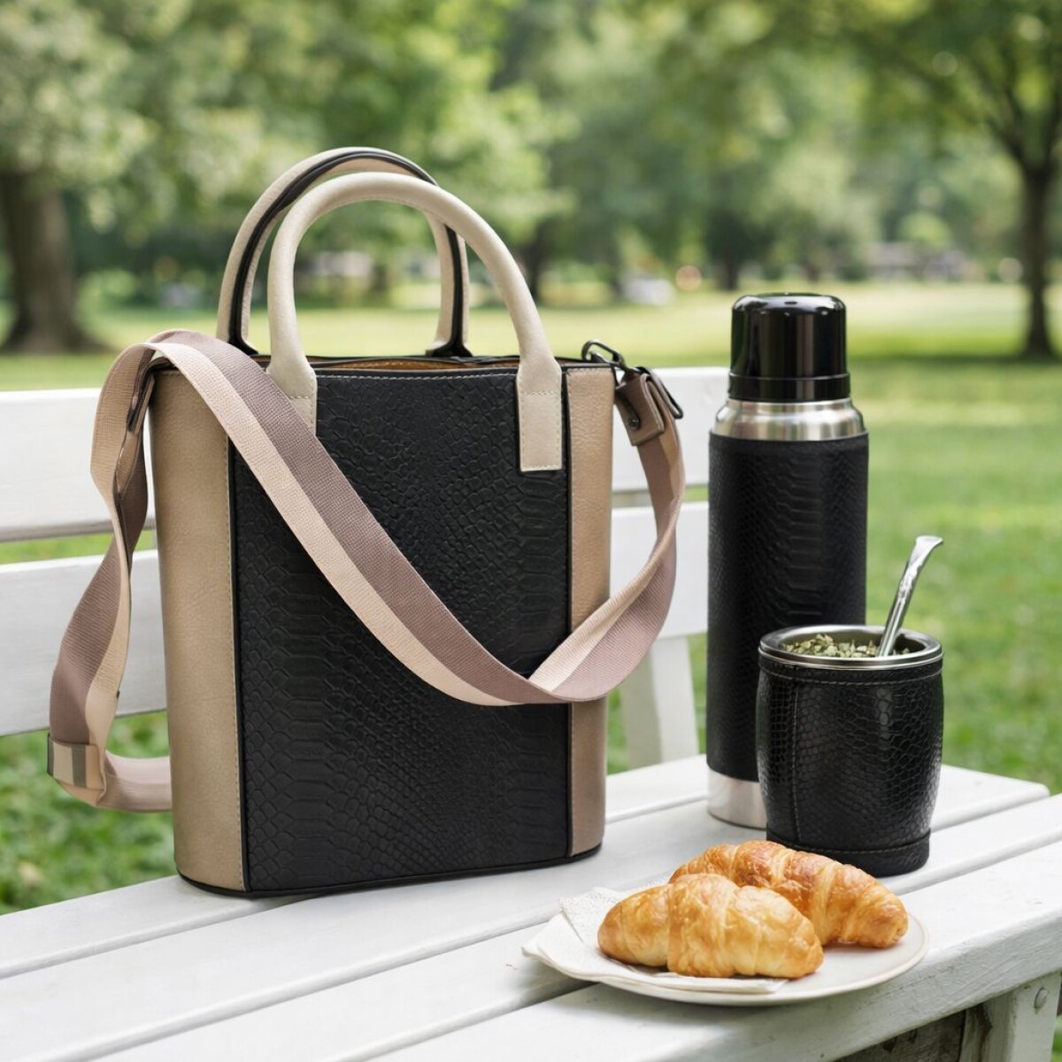 Matera Bolso en Eco Cuero con Correa Ajustable - Negro 