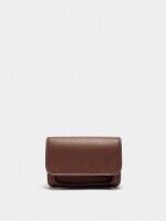 Bolso Bandolera Con Textura Y Solapa marron