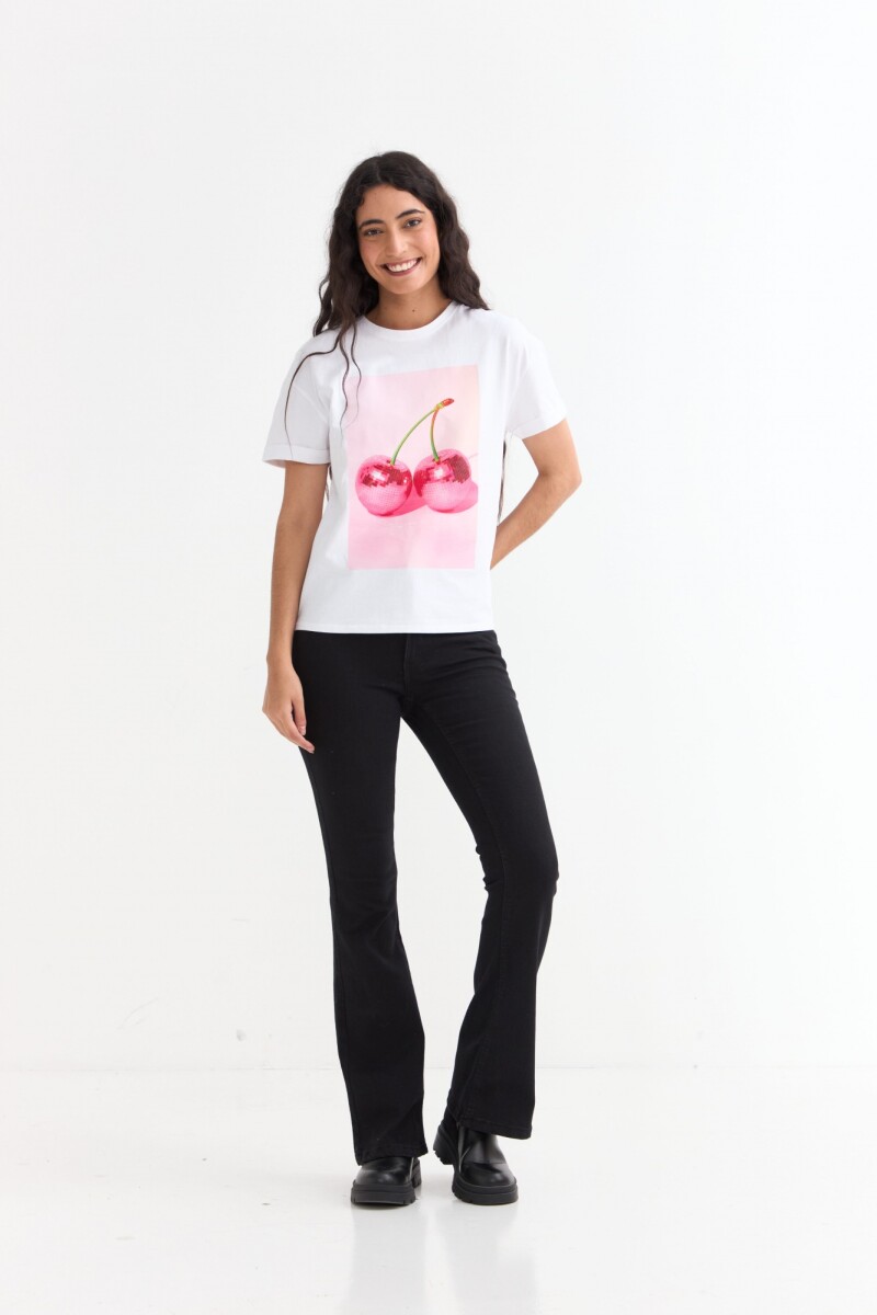 Remera m/c estampada colección Editorial BLANCO