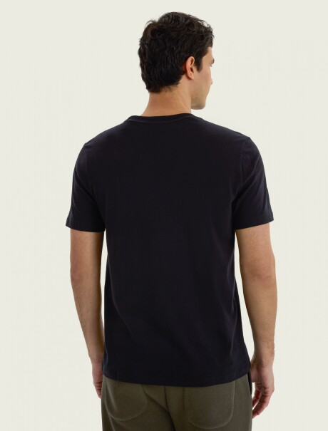 CAMISETA CON ESTAMPA MODELO REGULAR NEGRO