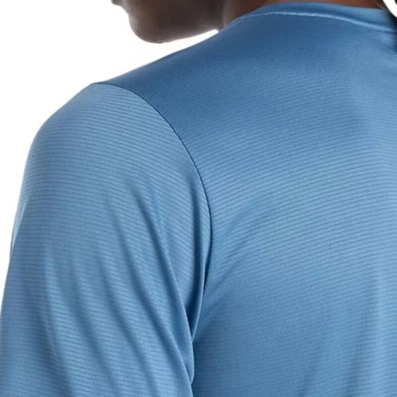 Remera Deportiva New Balance Celeste