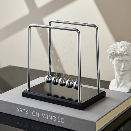 Péndulo De Equilibrio De Newton - Cinco Bolas Alto 18cm x Ancho 18cm x Largo 12cm Péndulo De Equilibrio De Newton - Cinco Bolas Alto 18cm x Ancho 18cm x Largo 12cm