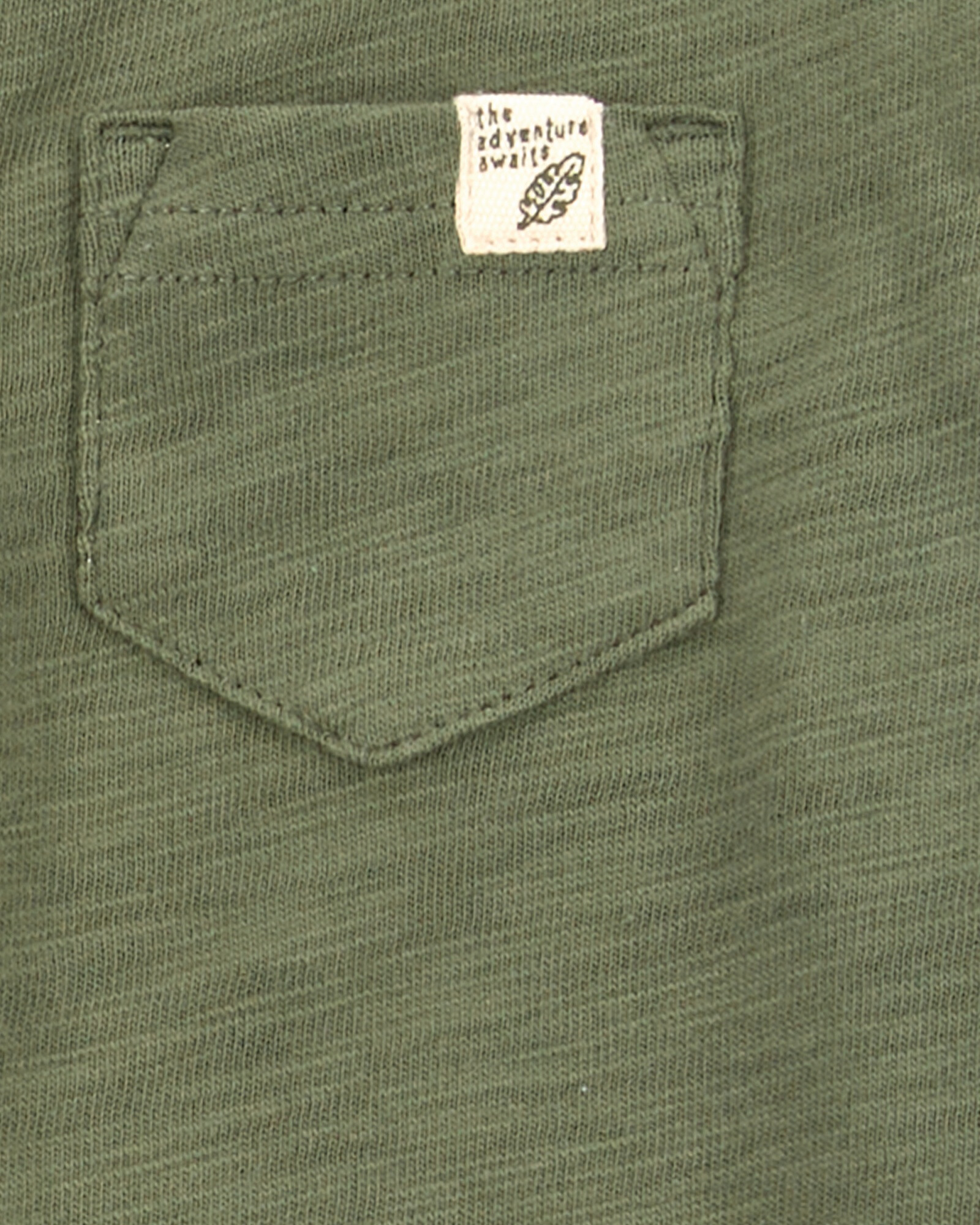 Set dos piezas, short de popelina y remera henley de algodón Set dos piezas, short de popelina y remera henley de algodón