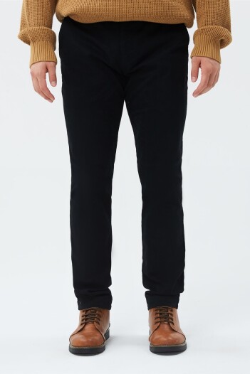 Pantalón Khaki Skinny Hombre True Black