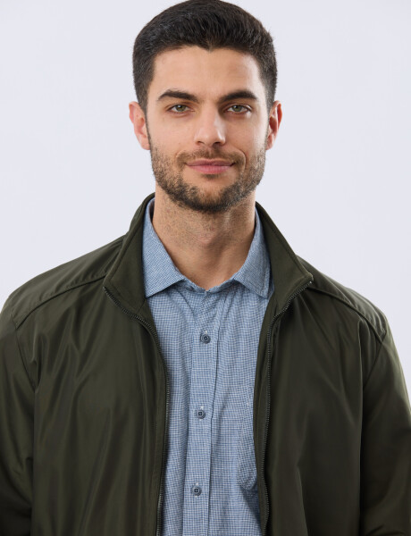 CAMPERA LIVIANA DE NYLON Verde