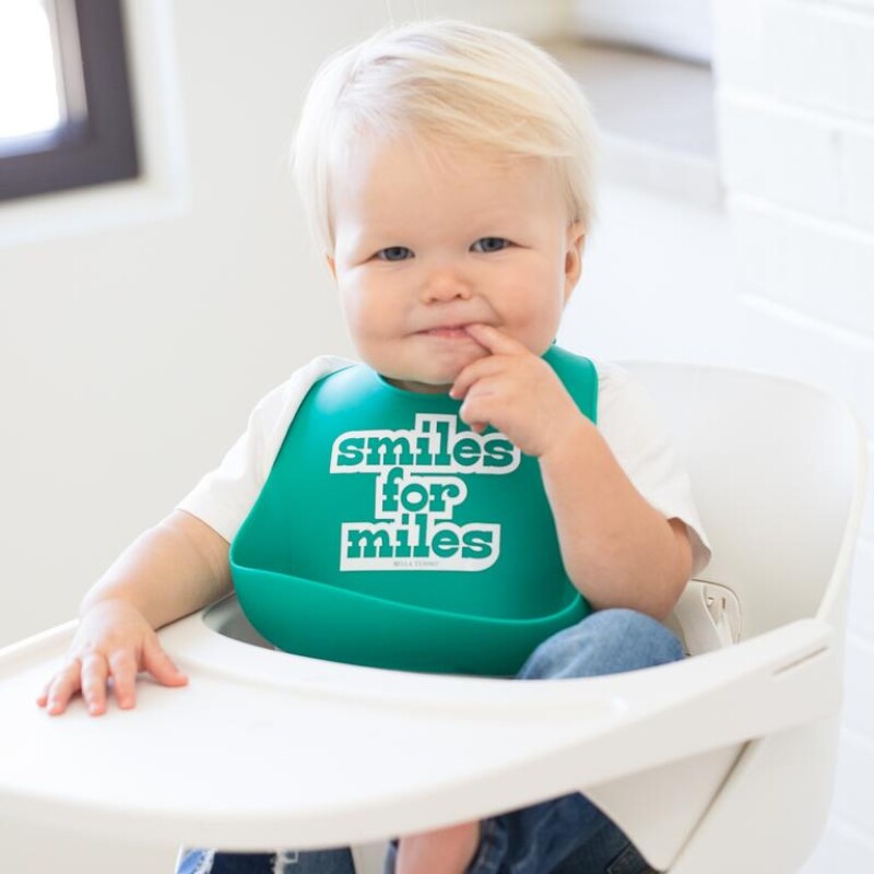 Babero de silicona con bolsillo Smile for miles