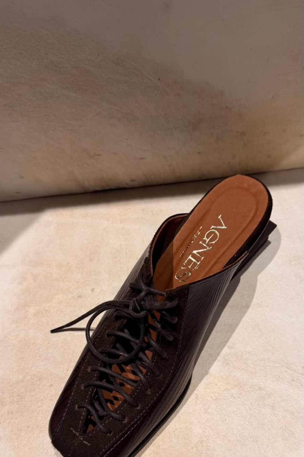 Escultura Shoes Chocolate