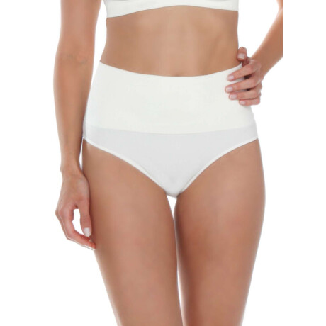 Bikini modeladora prili Marfil