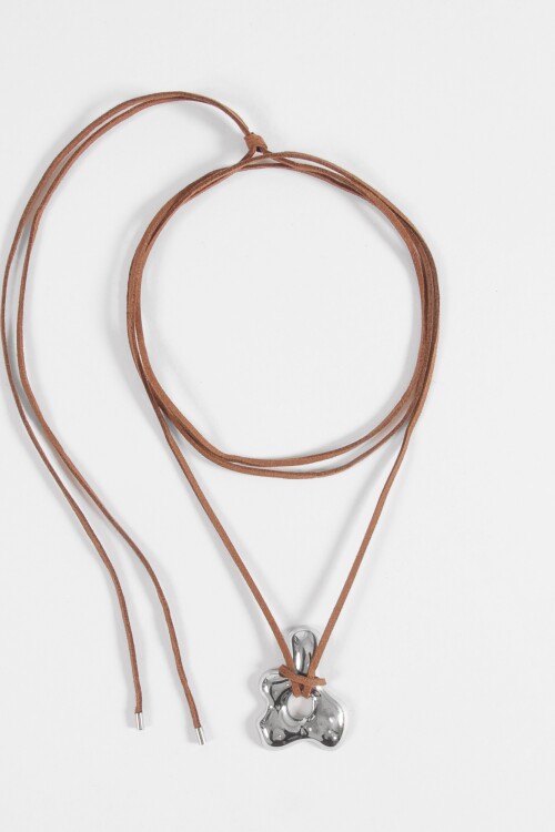 Collar cord dije flor acero plateado