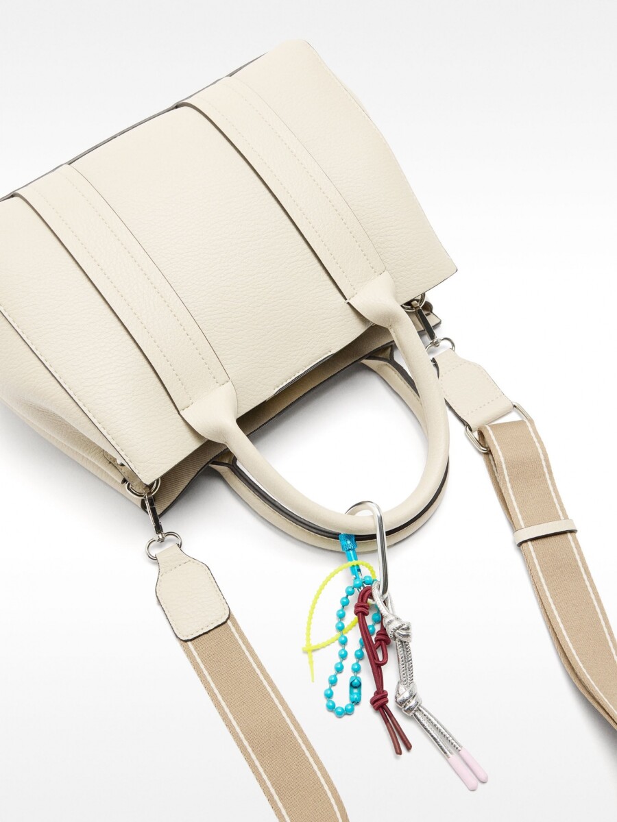 Bolso Tote Con Colgante M crudo