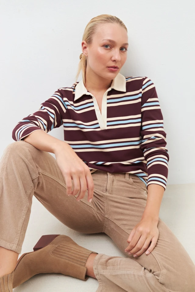 Remera rayada cuello polo bordo