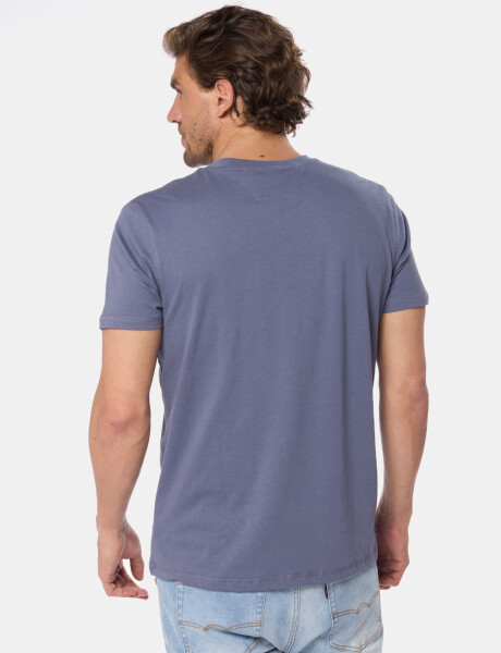 REMERA LISA ESCOTE V Lila