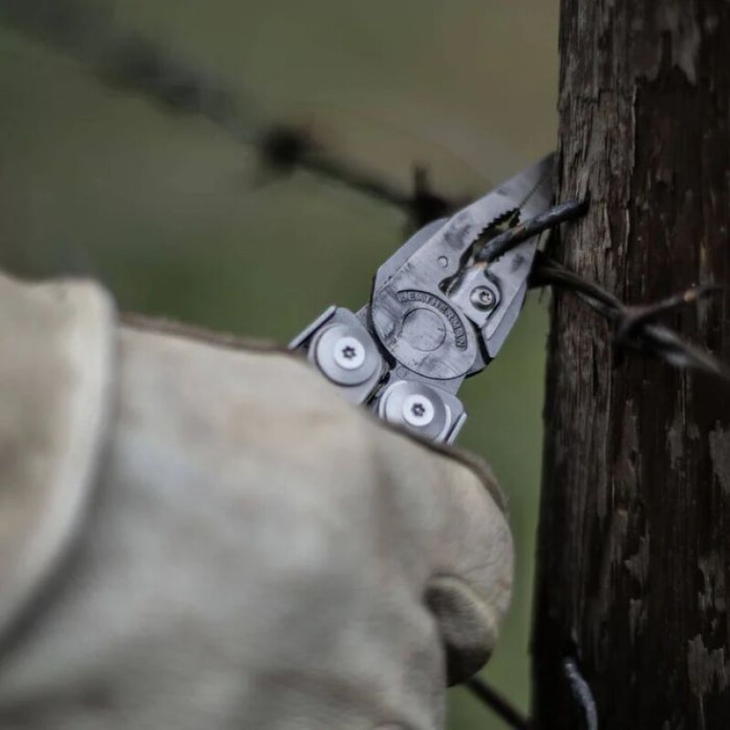 Multiherramienta Leatherman Surge Negra 21 Herramientas plateado