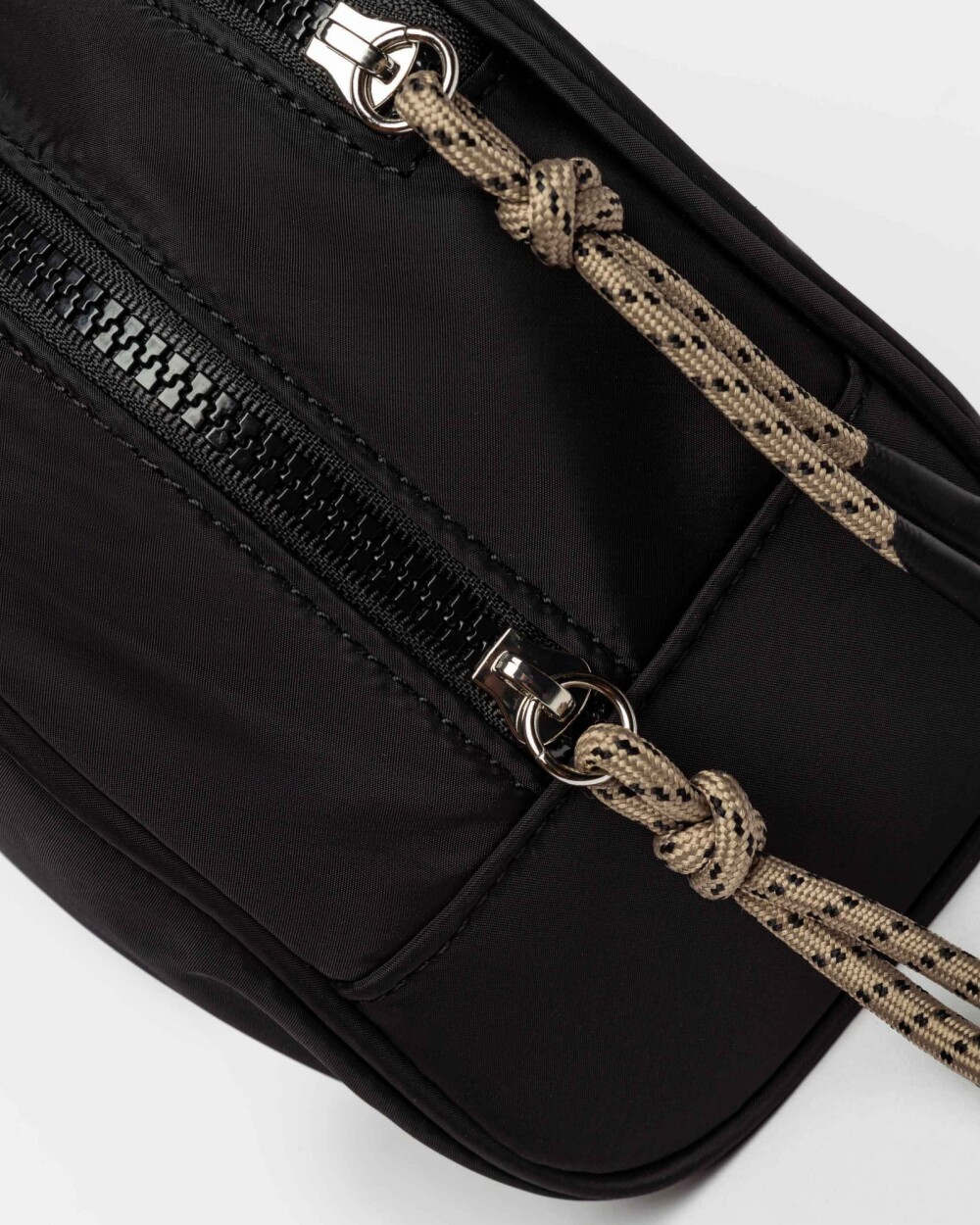 Porta Cosméticos New Azami En Nylon Negro