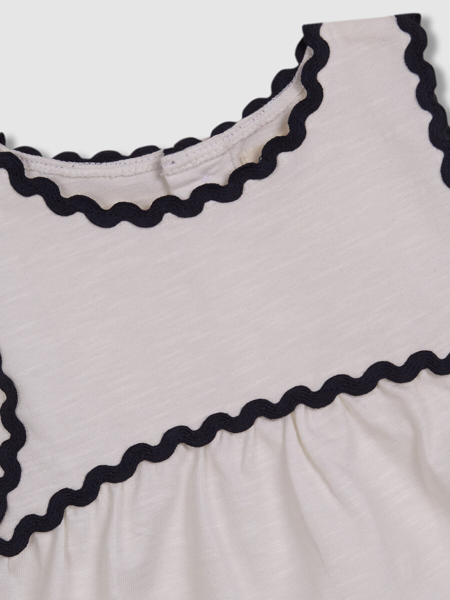 Camiseta Con Detalle De Ondas A Contraste Blanco