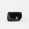 Bandolera The Circle En Cuero Grabado Croco Negro