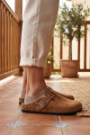 Zuecos Oreiro Beige