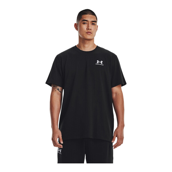 Remera Under Armour HEAVYWEIGHT SS de Hombre - 1373997-001 Negro-blanco