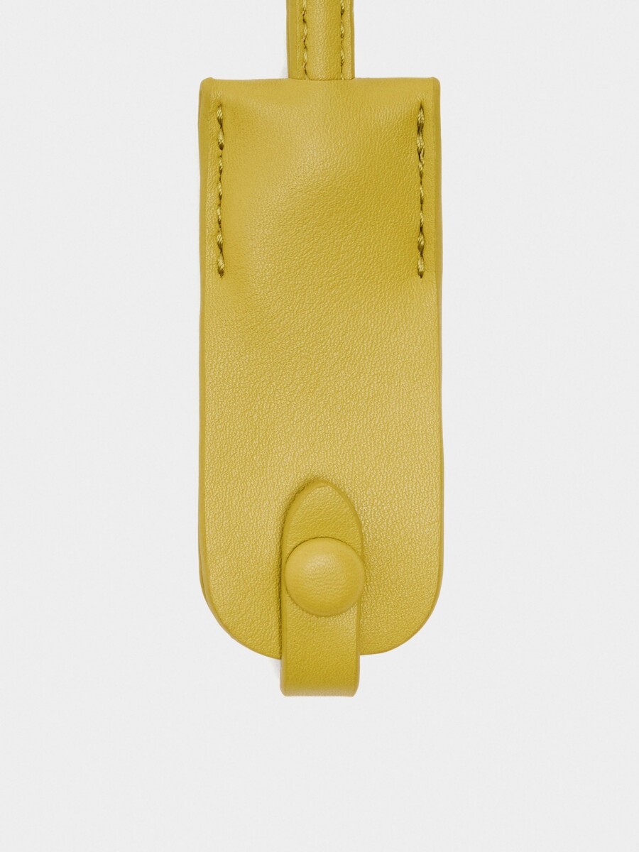 Bolso Tote Liso Con Colgante canela