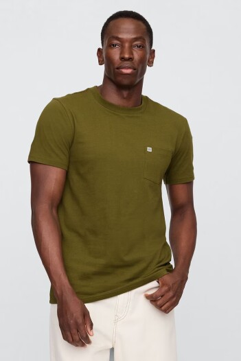 Remera Con Bolsillo Logo Gap Hombre Dark Olive