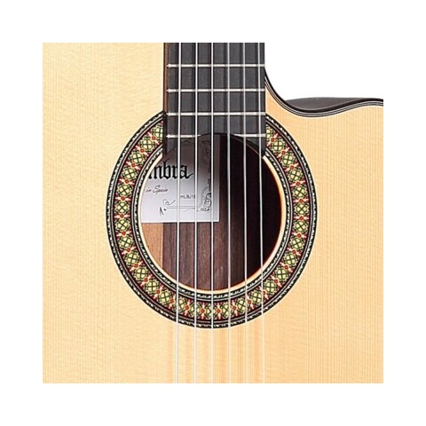 Guitarra electroacustica Alhambra 7PACWE8 con estuche Guitarra electroacustica Alhambra 7PACWE8 con estuche