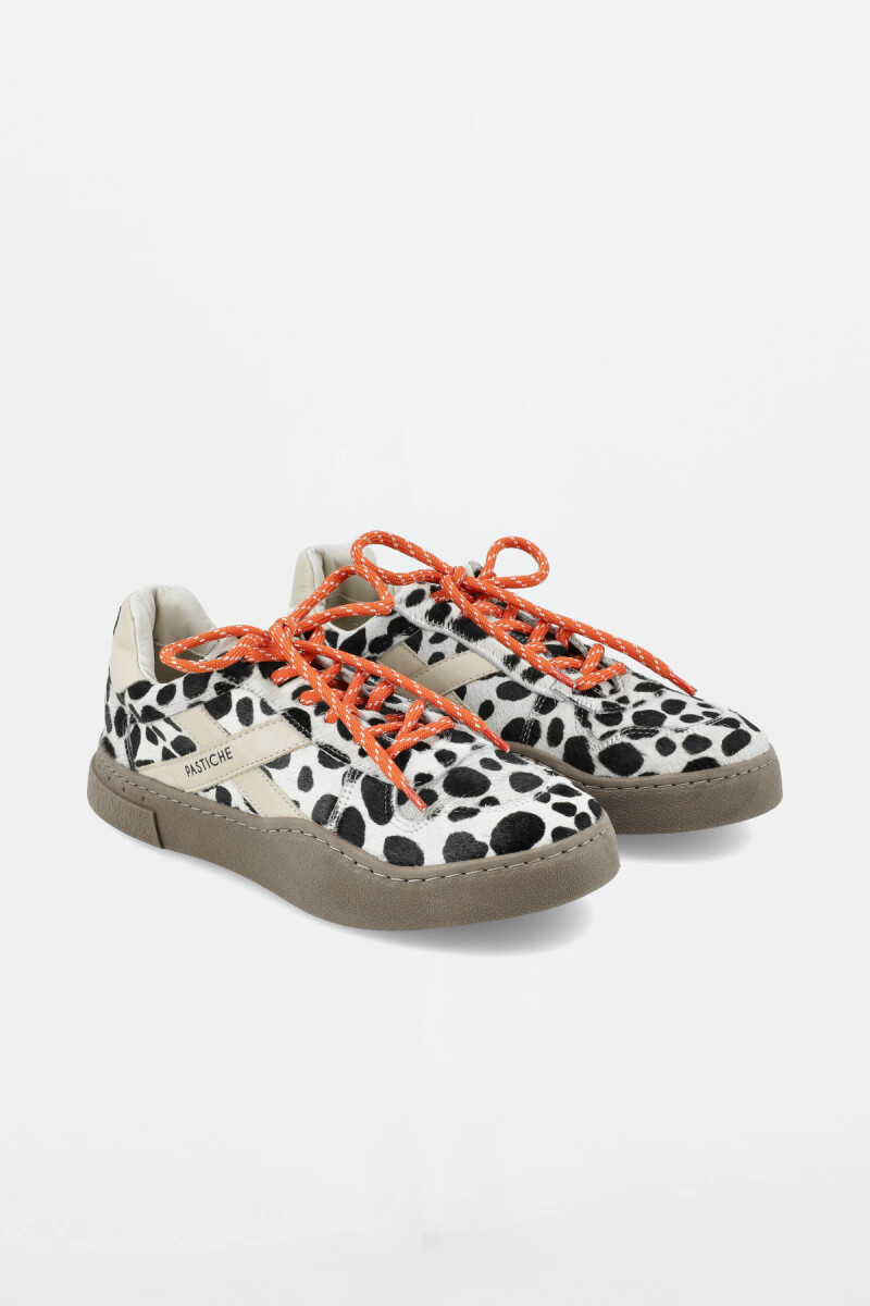 Sneaker Club 82 Dots