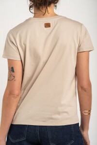 Remera Escote V Algodón Nude